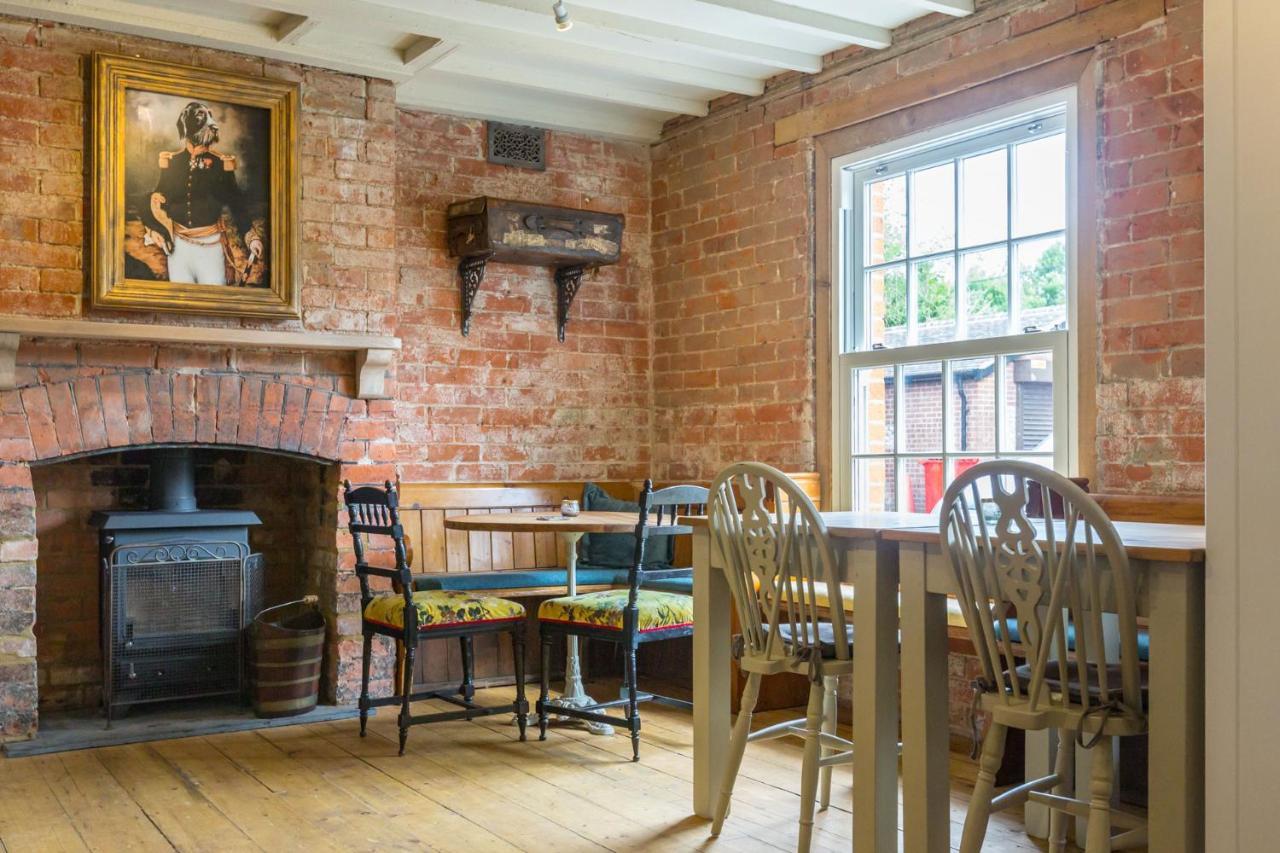 The Dog & Gun Inn Netheravon Экстерьер фото