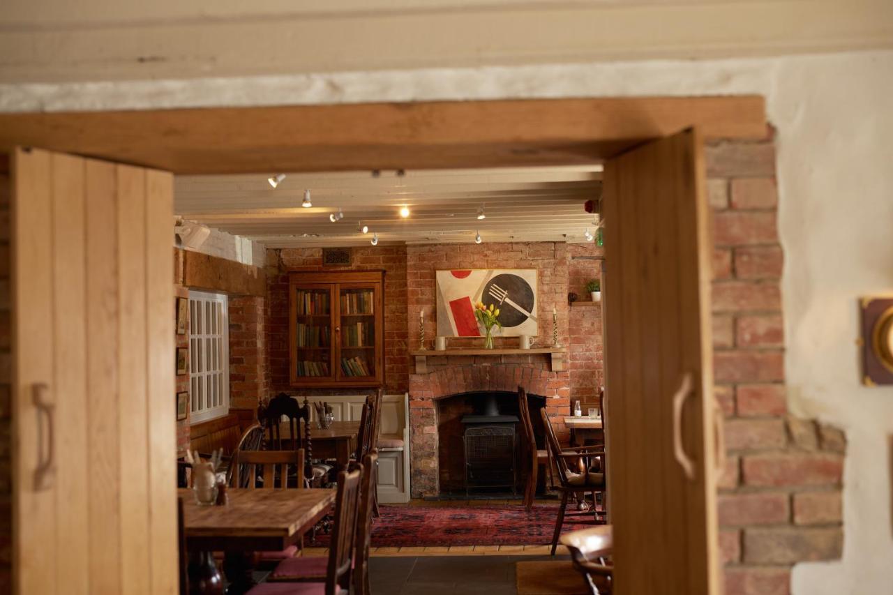 The Dog & Gun Inn Netheravon Экстерьер фото